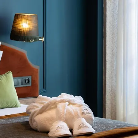 Ap Dona Aninhas Otel 4*